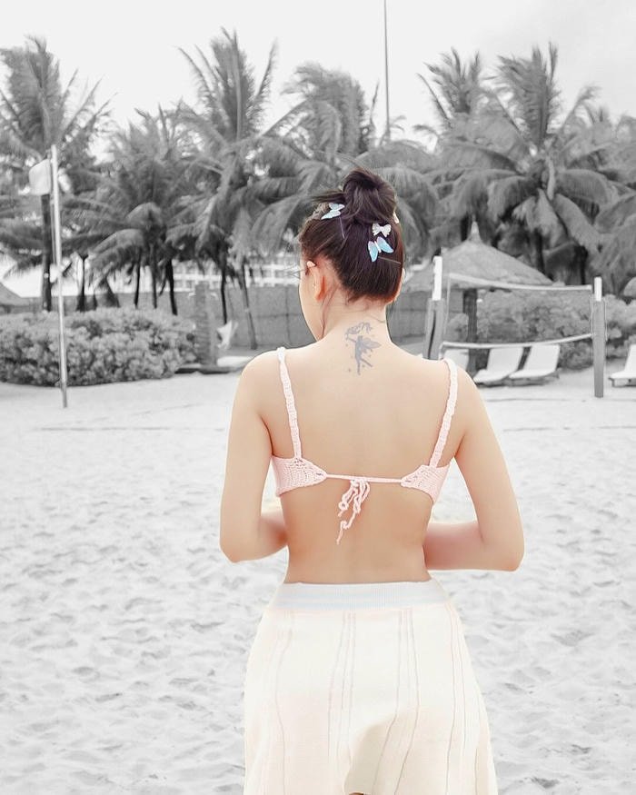 Khả Như bikini 2