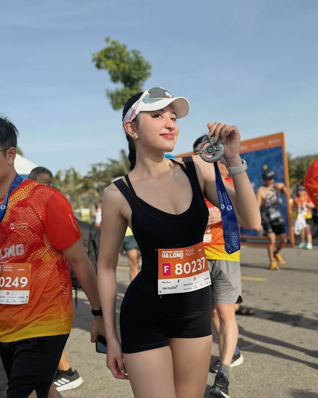 gái xinh chạy bộ 20