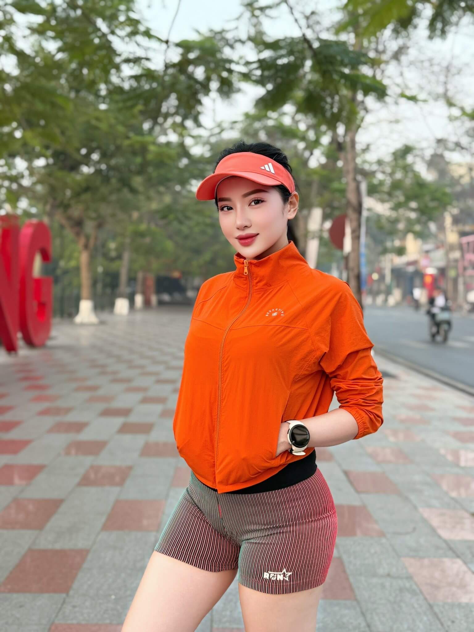 gái xinh chạy bộ 44