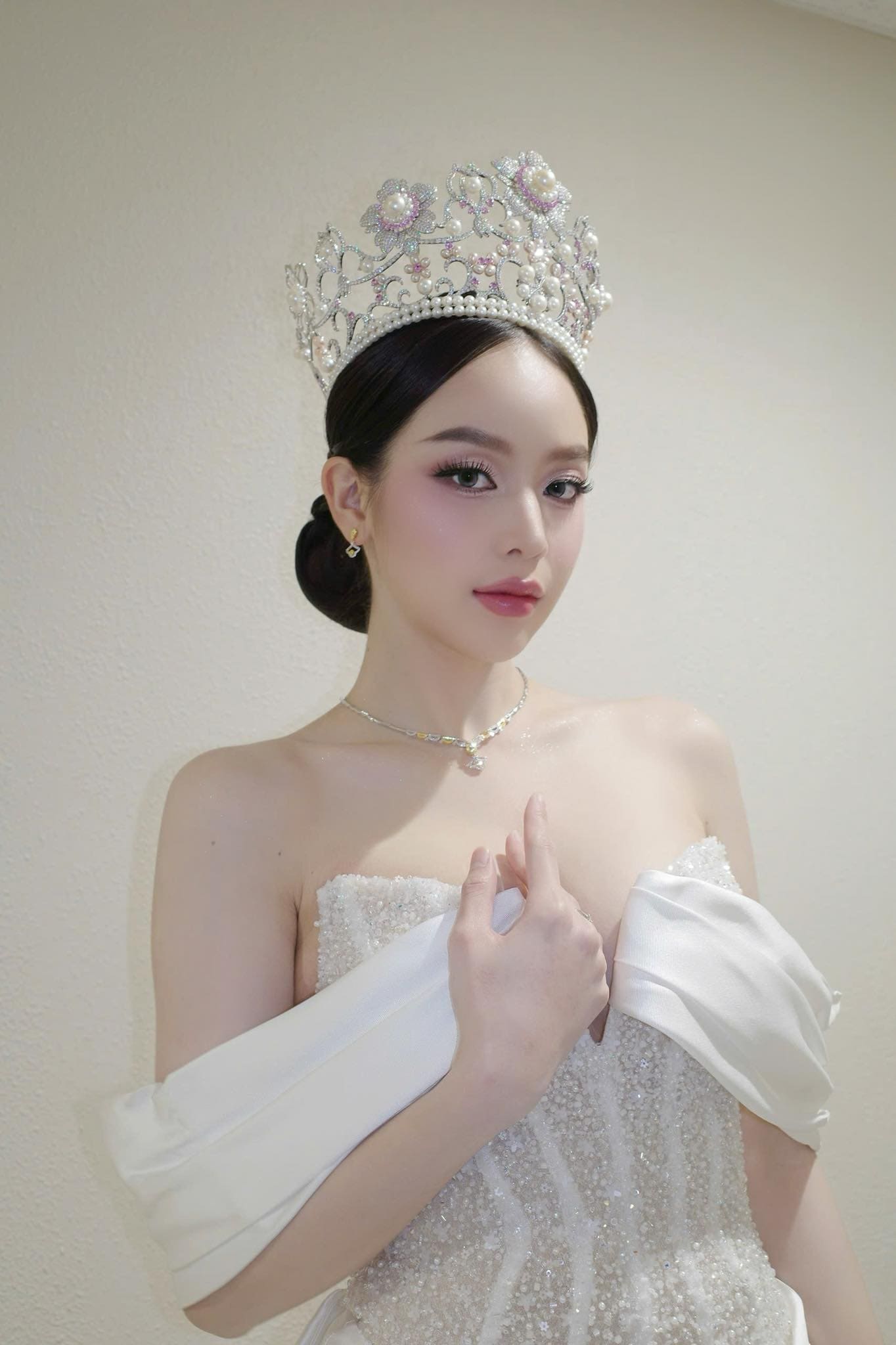 Vẻ đẹp quyến rũ của Miss International Thanh Thủy thu hút mọi ánh nhìn