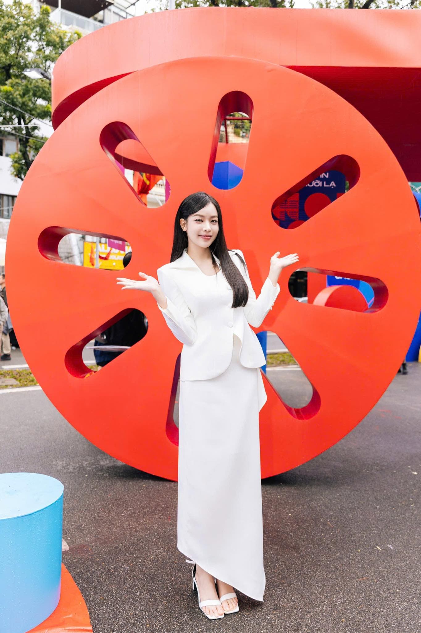 Thần thái chuyên nghiệp của đương kim Hoa hậu Quốc tế Thanh Thủy trong nhiệm kỳ