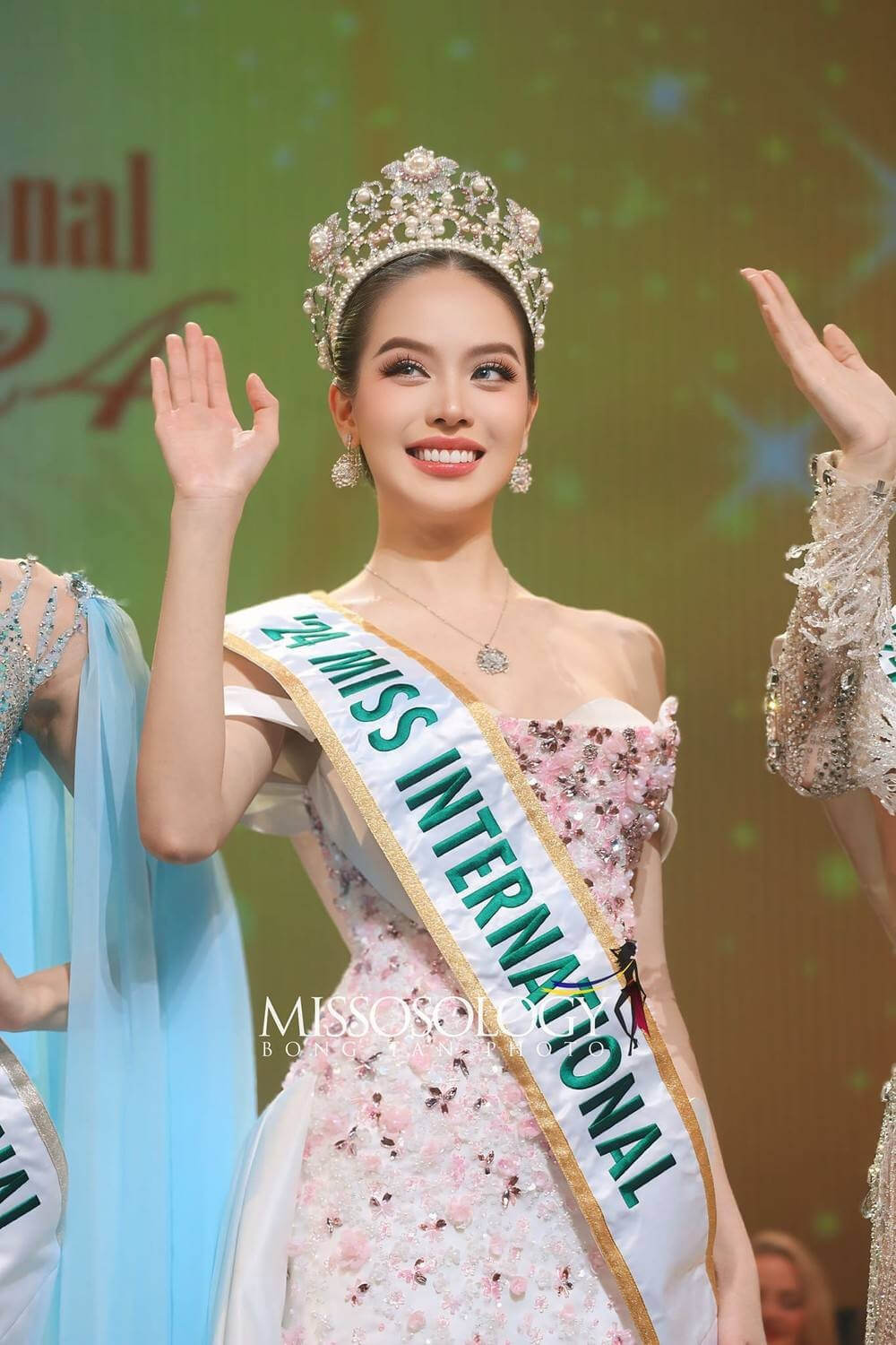 Thanh Thủy làm nên lịch sử khi là người đẹp Việt Nam đầu tiên đăng quang danh hiệu Miss International