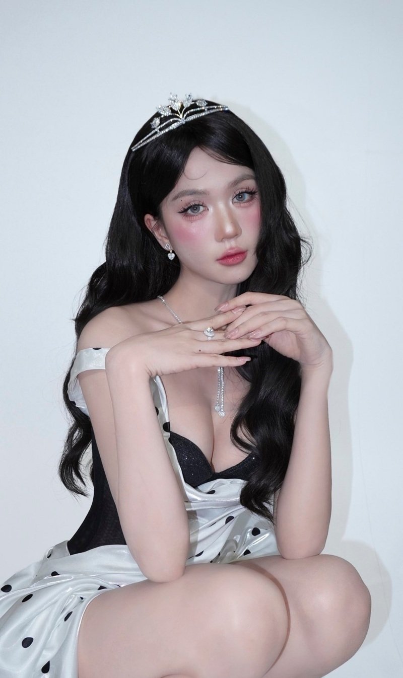 Ngọc Trinh 25