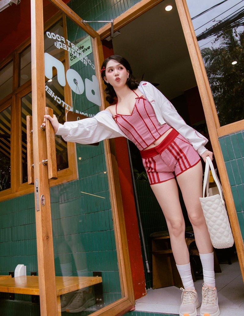 Ngọc Trinh 19