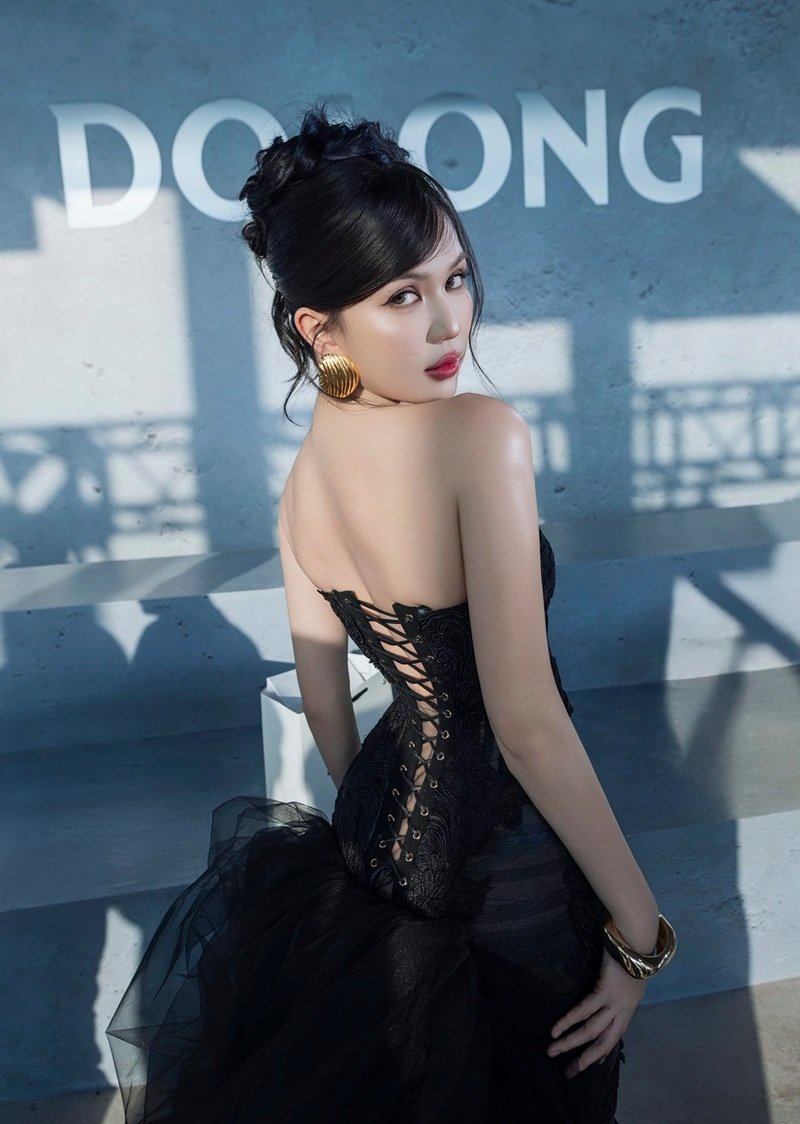 Ngọc Trinh 18