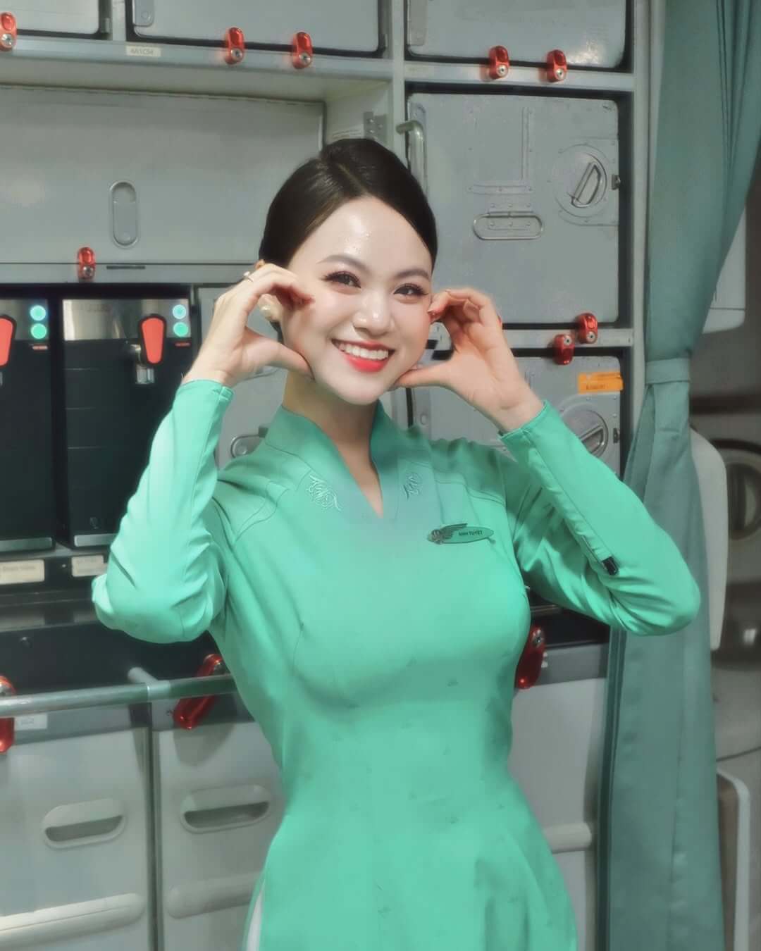 tiếp viên Vietnam Airline xinh đẹp 14
