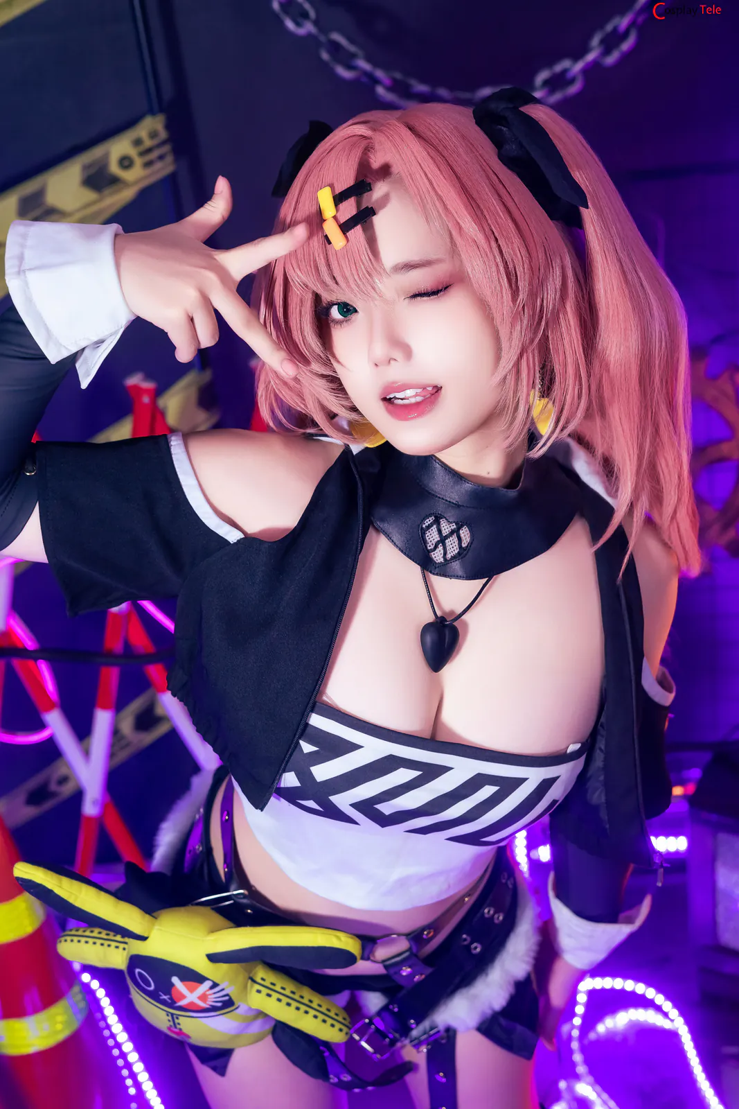 Messie Huang cosplay Nicole Demara 17