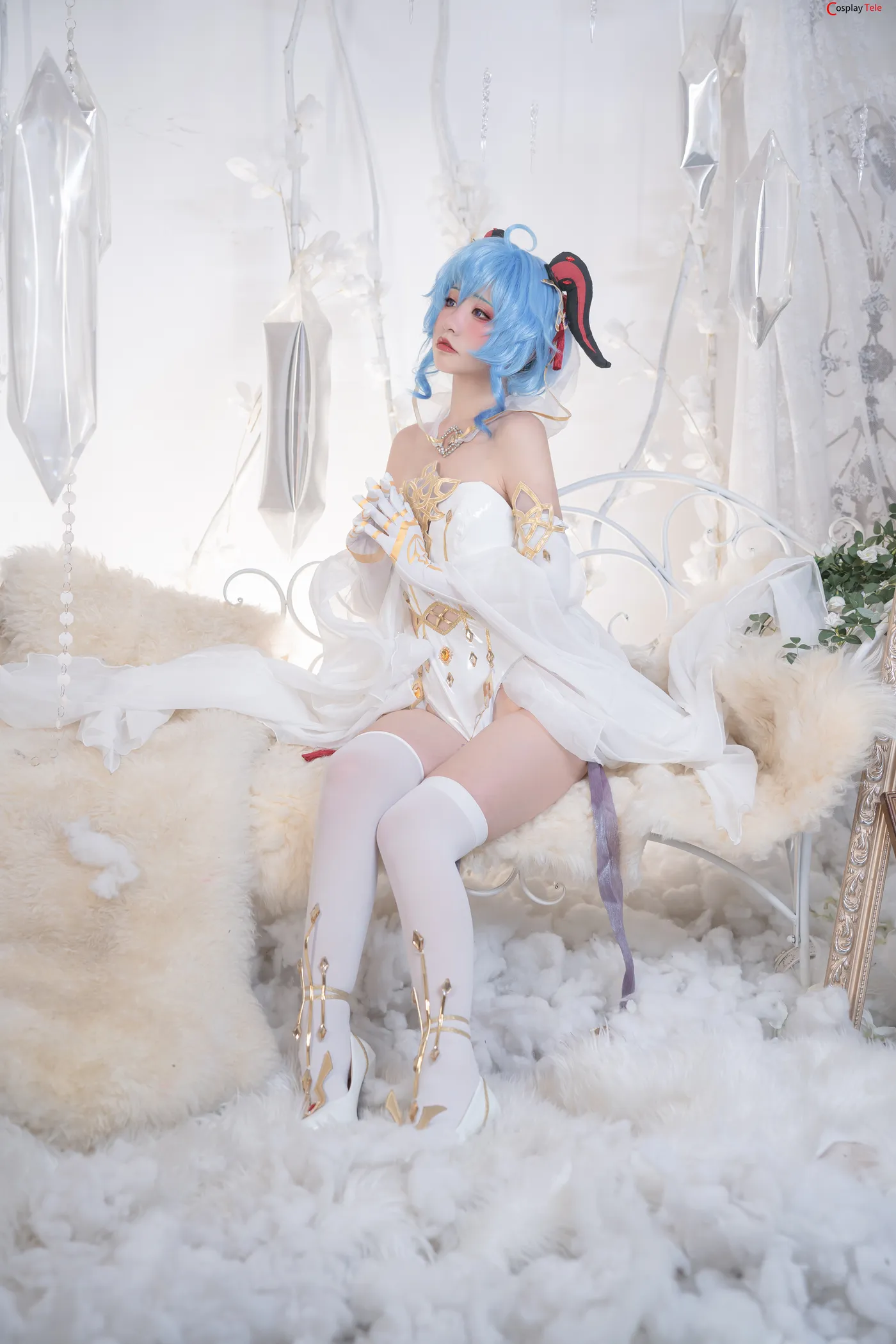 Nekokoyoshi cosplay Ganyu and Eula 17